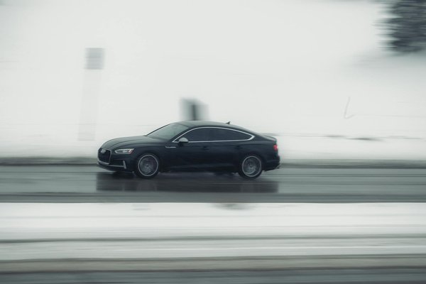 How Can Investors Minimize Risk in the UK Real Estate Market?