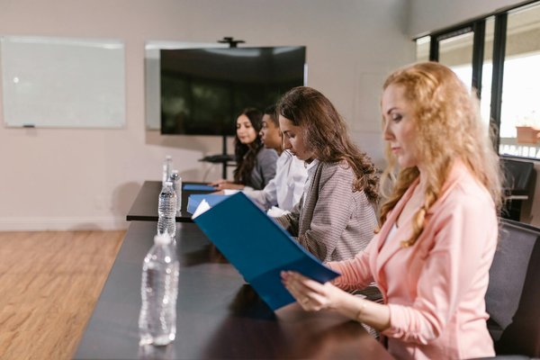 How Does Minimalism Influence British Home Living?